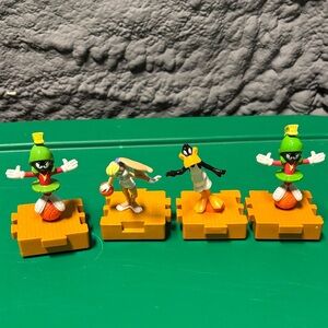 Warner Bros. Looney Tunes Figurine Set - Green, Yellow, Black